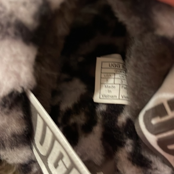 RARE - Leopard Fluff Slides Slippers Sandal SIZE 5 GRAY - Limited Edition - Picture 6 of 6